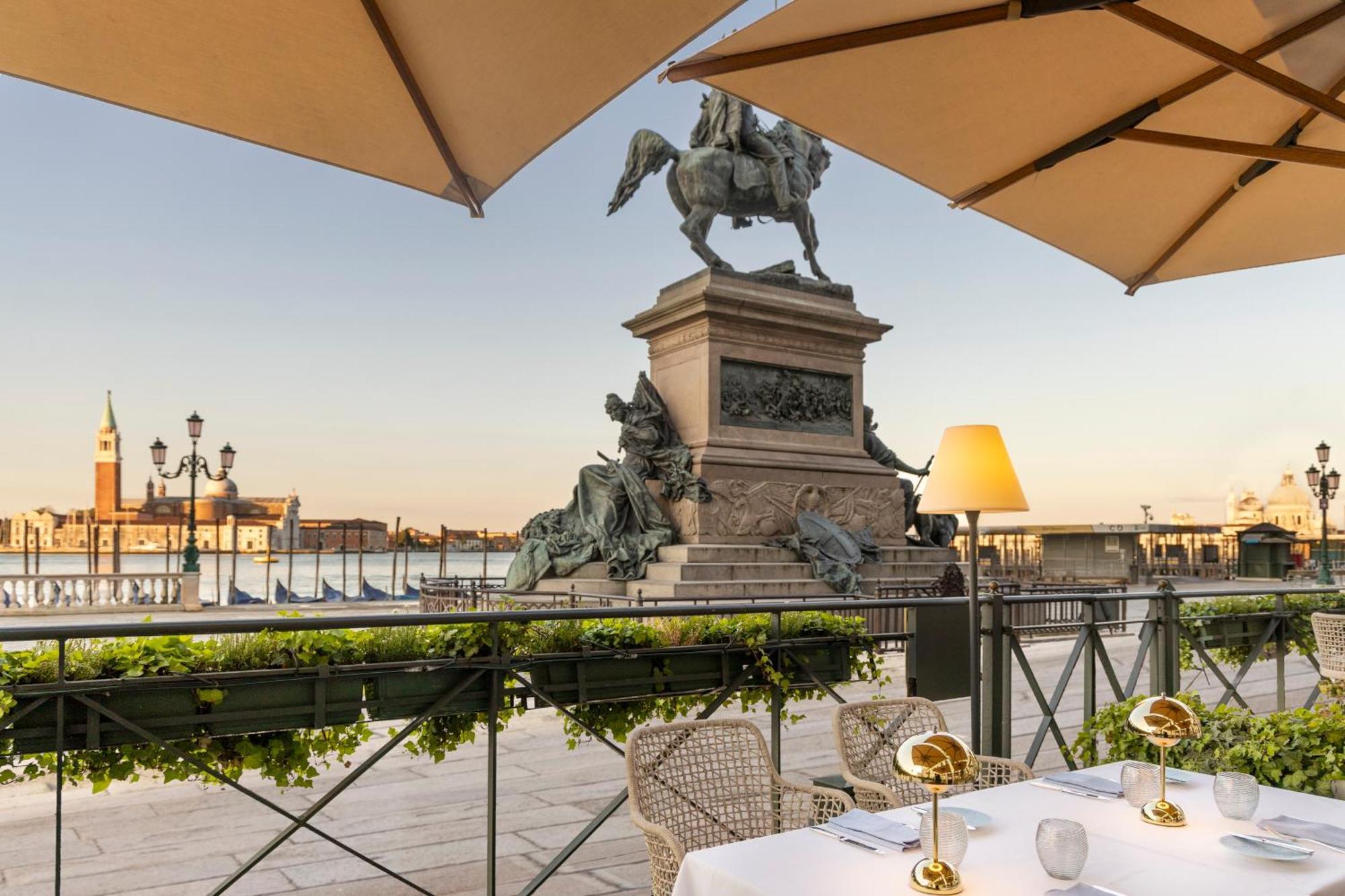 Londra Palace Venezia Екстериор снимка