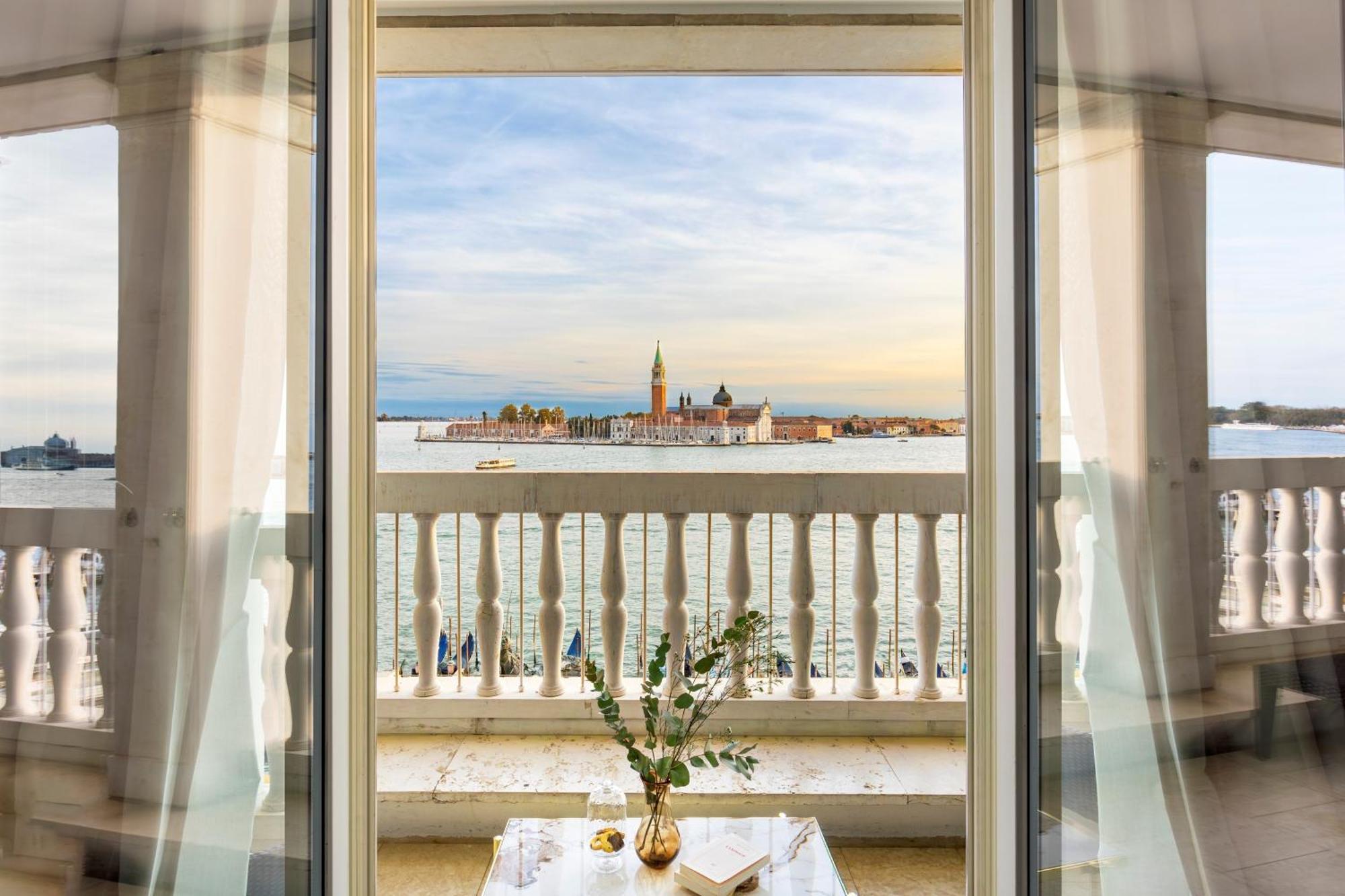 Londra Palace Venezia Екстериор снимка