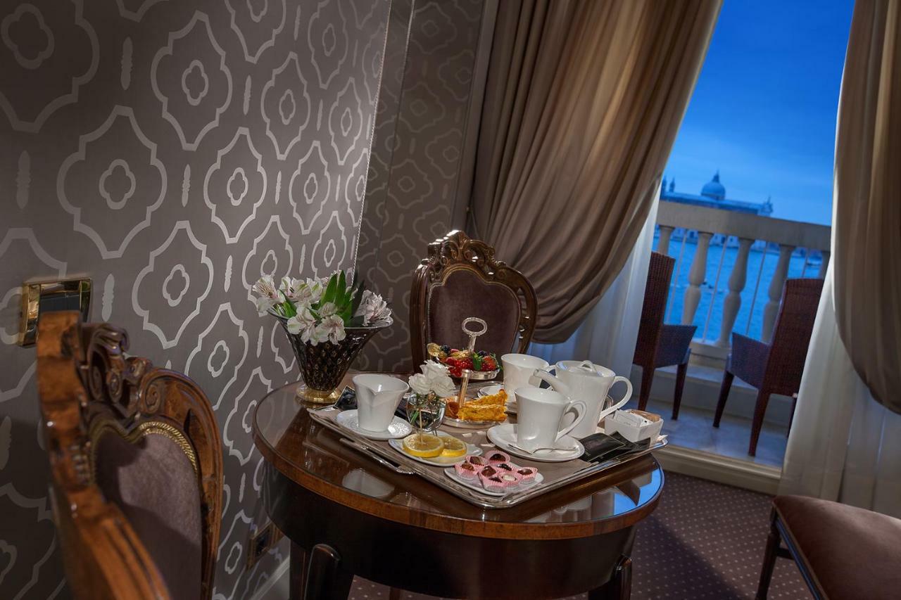Londra Palace Venezia Екстериор снимка